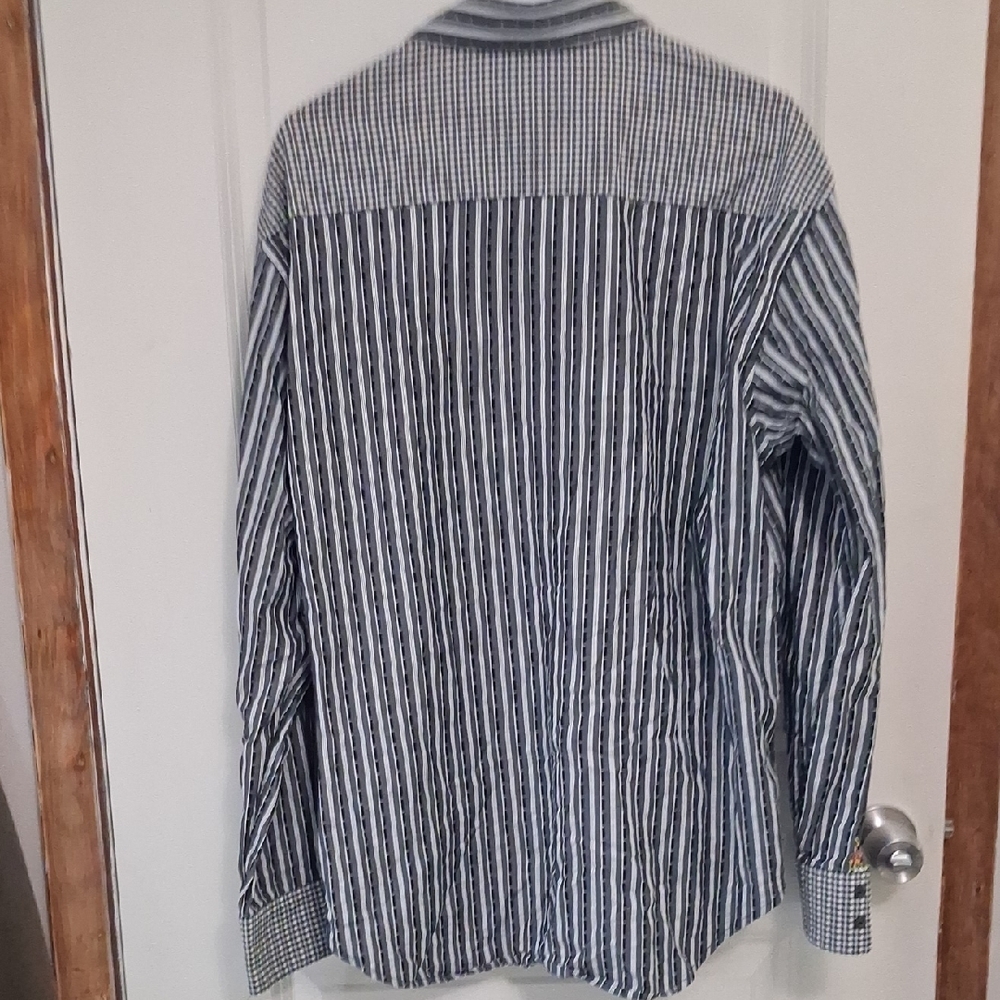 Robert Graham Black and White Casual Button Down Shirt - Picture 4 of 7